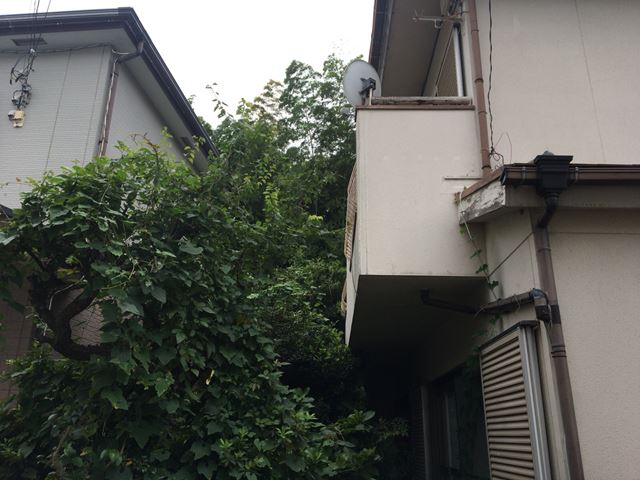 神奈川県川崎市多摩区枡形の 軽量鉄骨造2階建て解体工事前の様子です。